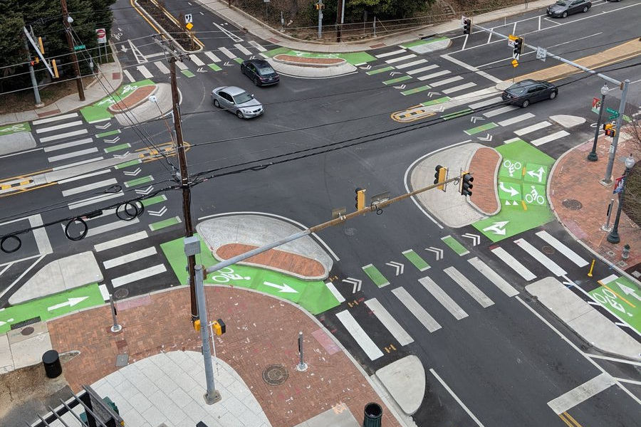 4-way intersection with bike lanes. Has protective islands at the apex of each corner.